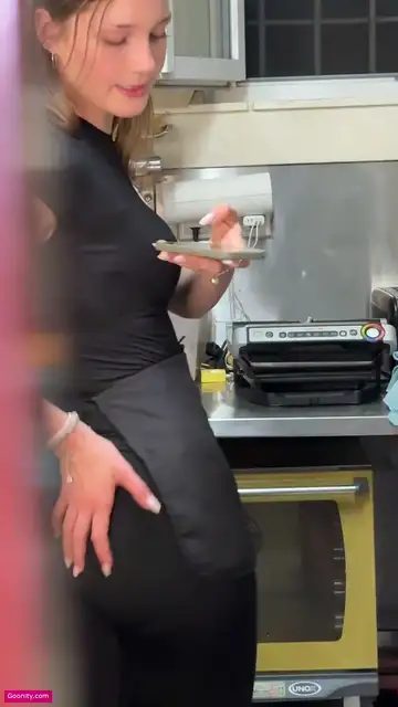 Kelly Twerking Her Big Ass In Leggings Nude OnlyFans Video