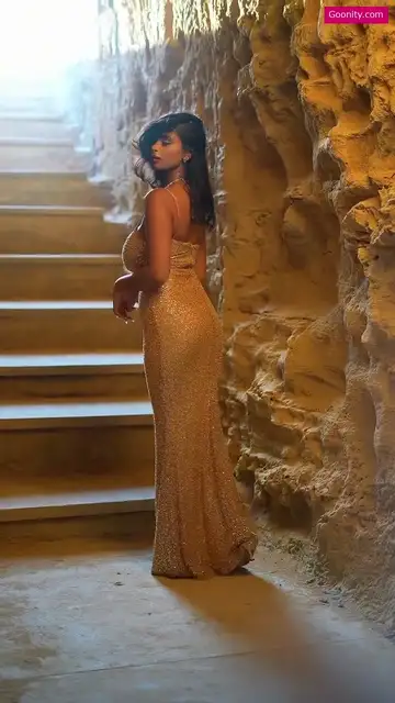 me0wbbygirl Showing Her Curves In Gold Dress Nude OnlyFans Video