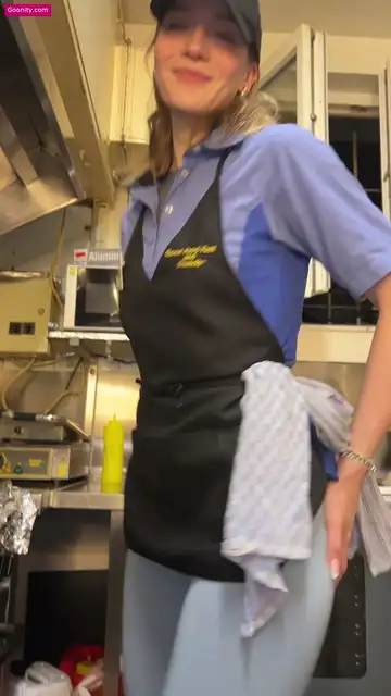Kelly Rubbing Her Big Ass In Leggings Nude OnlyFans Video