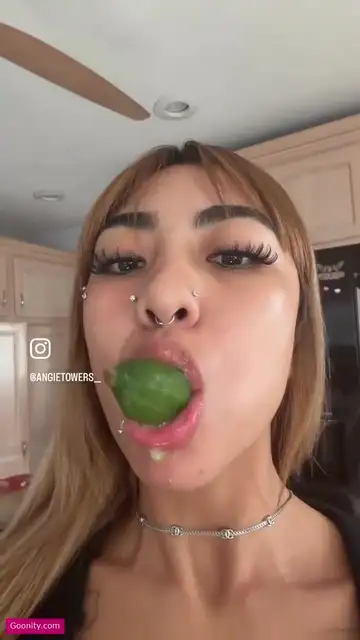 Towerss Eating Lime While Teasing Her Tits Nude OnlyFans Video