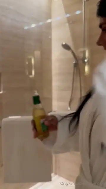 Mia Khalifa video 1